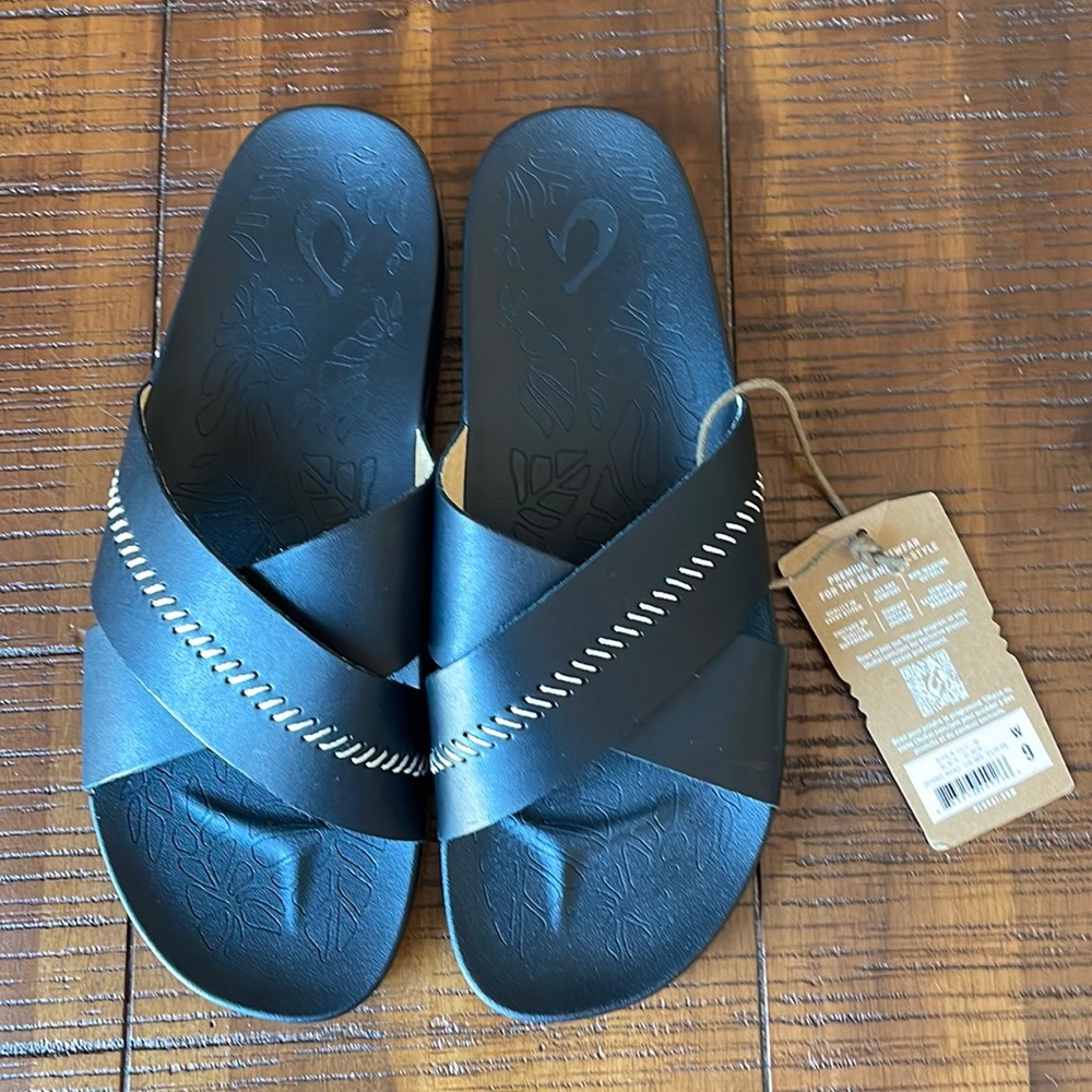 NWT Olukai Kīpe‘a ‘Olu Women’s Leather Slide Sandals